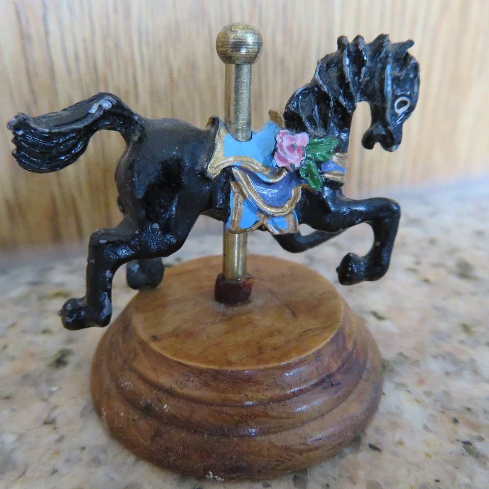 Vintage Carousel Horse Figurine Diecast Metal (90V)